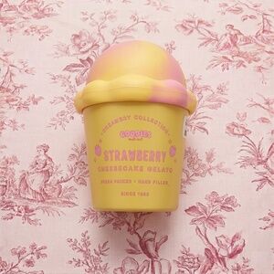 NWT DW‎ Home Goodies Creamery Collection Strawberry Cheesecake Gelato Candle